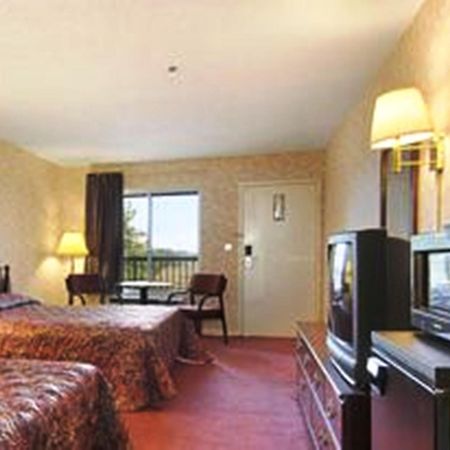 Super 8 By Wyndham Decatur Priceville Ngoại thất bức ảnh